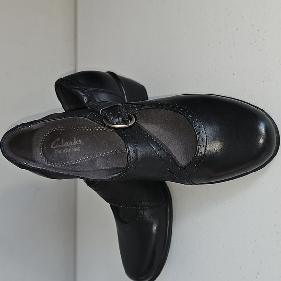 Clarks Bendables Wyld Mambo Mary Janes Black Buckle cutouts Size 8M VGUC Comfort - Picture 2 of 13